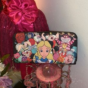 LoungeFly wallet Alice in wonderland !!